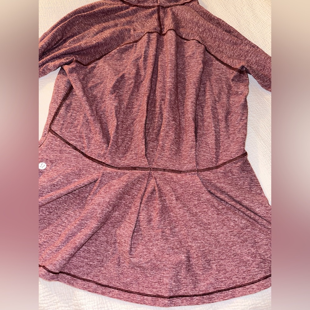 Lululemon long sleeve red/white top with ruffled back
